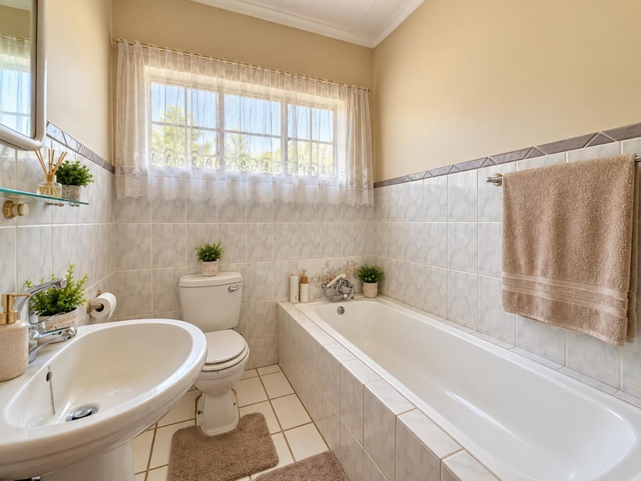 4 Bedroom Property for Sale in Ladybrand Free State